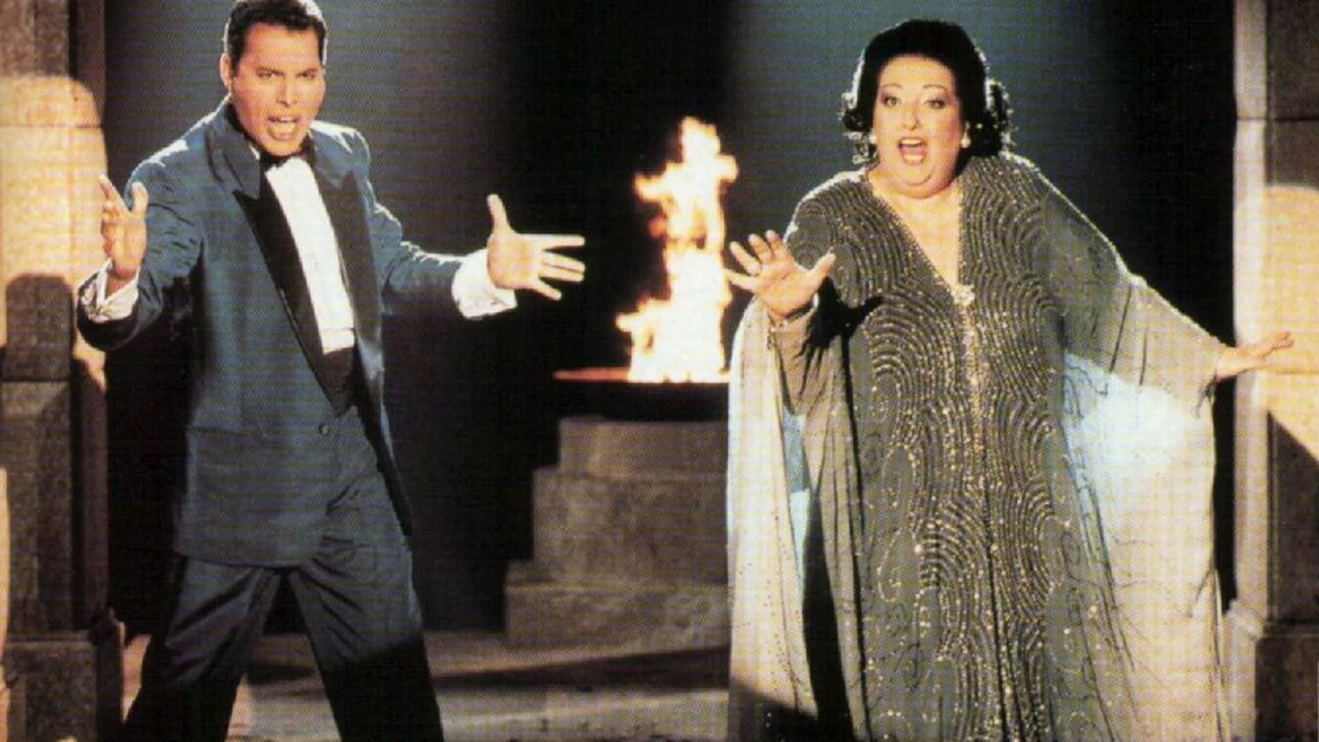 Freddie Mercury y Montserrat Caballé cantando "Barcelona"