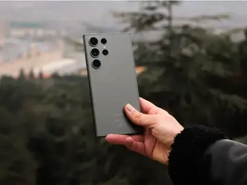 La parte trasera del Samsung Galaxy S23 Ultra en color verde La parte trasera del Samsung Galaxy S23 Ultra en color verde