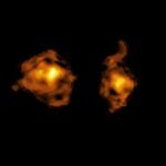 Imagen del gas molecular de dos galaxias involucradas en una colisión cósmica. La galaxia de la derecha alberga un cuásar y, con su haz de radiación hiere a la otra galaxia, perturbando sus nubes de gas y dificultando su capacidad para formar nuevas estrellas.