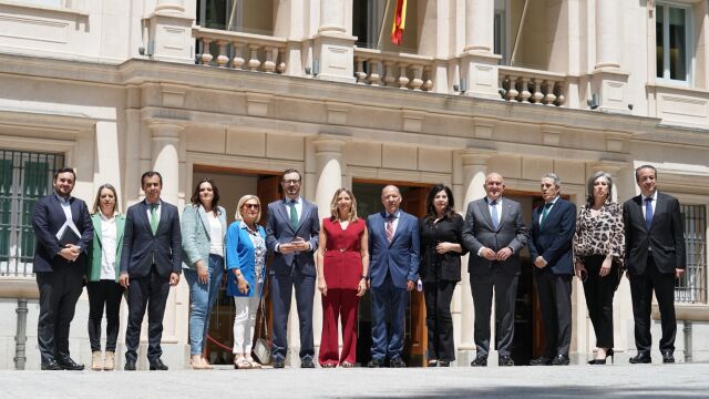 Alicia García junto a los senadores del PP de los territorios afectados por la reducción de líneas AVE