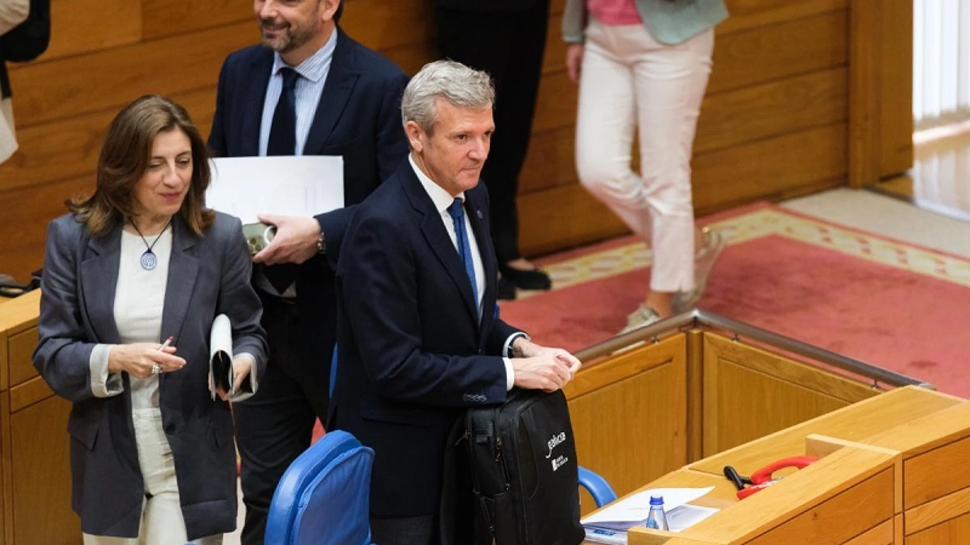 Rueda, hoy, a su llegada al Parlamento de Galicia.
