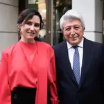 El look más elegante de Isabel Díaz Ayuso.