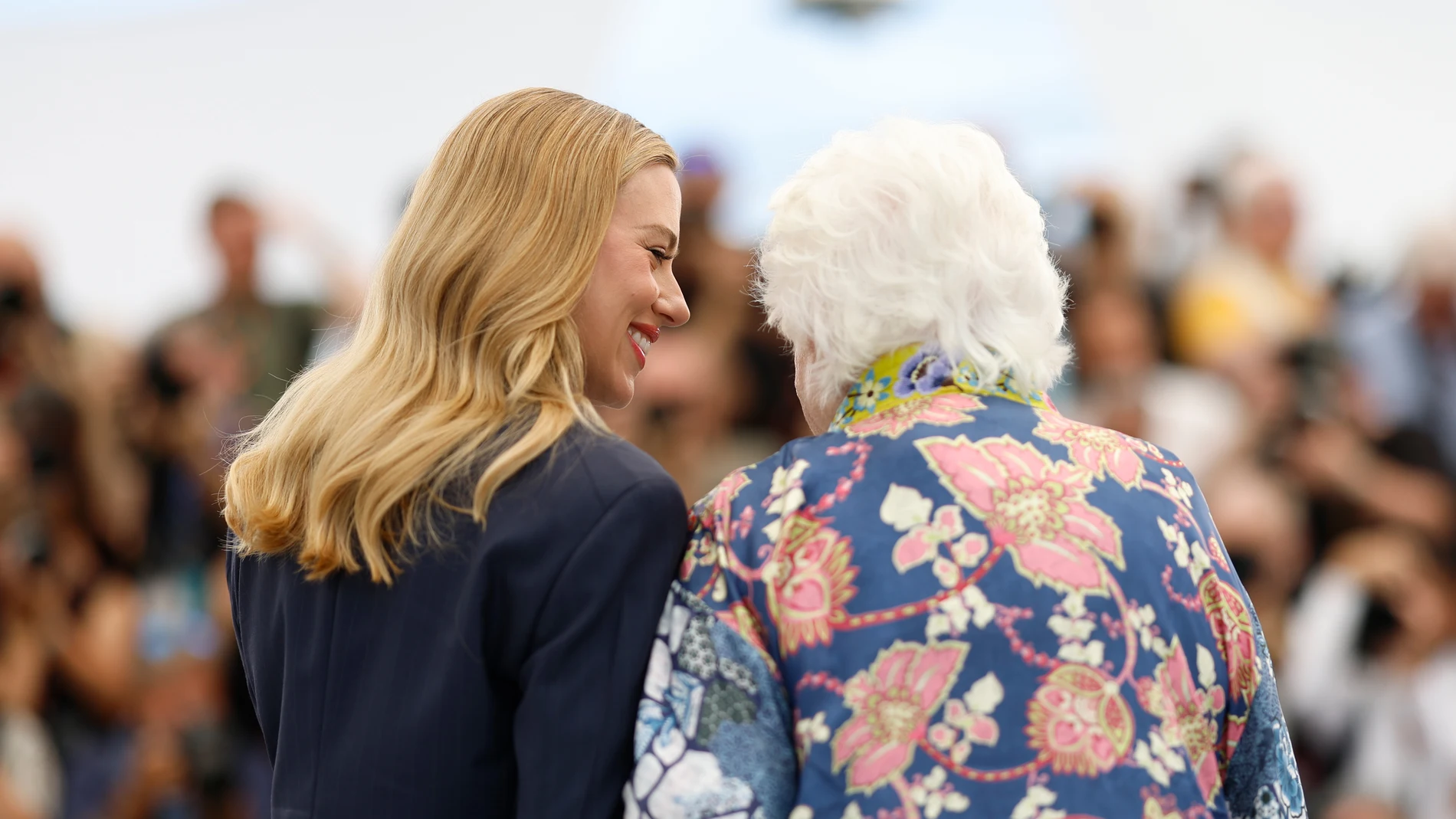 CANNES (France), 21/05/2025.- Director Scarlett Johansson (L) and June Squibb (R) attend the photocall for 'Eleanor The Great' during the 78th annual Cannes Film Festival, in Cannes, France, 21 May 2025. The film festival runs from 13 to 24 May 2025. (Cine, Francia) EFE/EPA/MOHAMMED BADRA