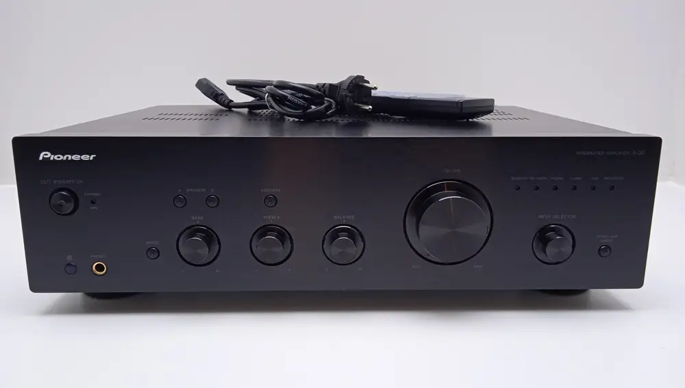 En la mayoría de casos, con un amplificador integrado como este es más que suficiente