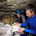 CANTABRIA.-Cultura recupera los documentos y enseres de la cueva refugio de la Brigada Machado en Liébana