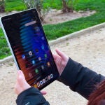 Pantalla 3,2K de 11,2" con 144 Hz: fluidez y nitidez para todo lo que ves