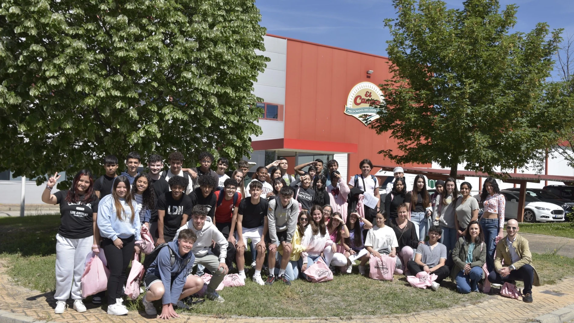 Visita de los alumnos del programa a la empresa "El Campo Contigo"