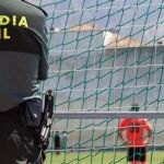 Un guardia civil durante el partido entre Villabáñez e Íscar