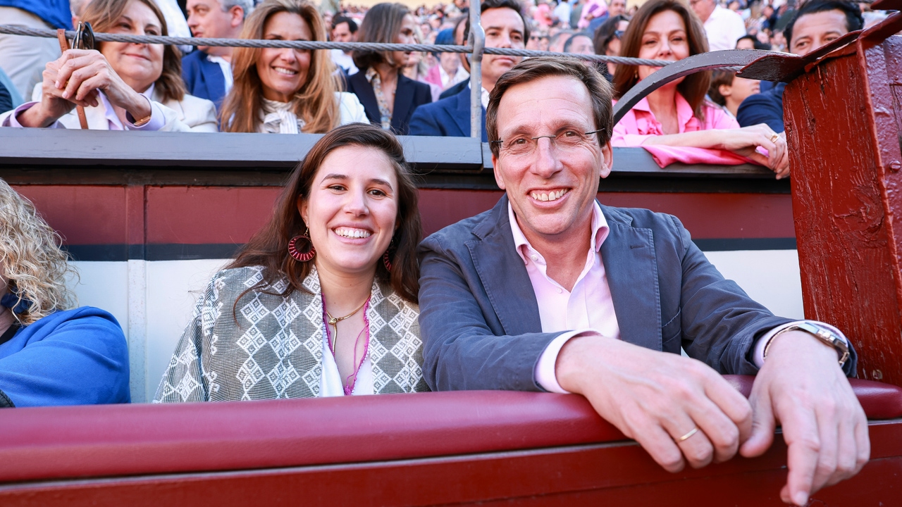 Almeida fía su continuidad en el Ayuntamiento "a Feijóo, Ayuso y la 'presidenta de mi casa'"
