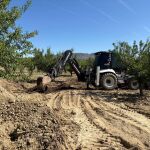 MURCIA.-Continúan los trabajos de limpieza del vertido de crudo en una finca agrícola de Calasparra