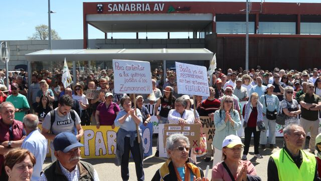 Clamor en Sanabria contra Sánchez y Renfe por suprimir frecuencias y paradas del AVE