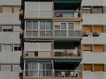 La fachada de un edificio de viviendas en Barcelona