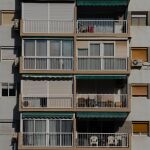 La fachada de un edificio de viviendas en Barcelona