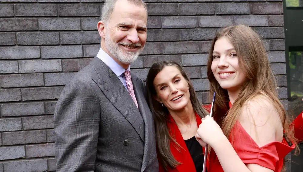 Los Reyes acompañan a la infanta Sofía en su graduación del UWC Atlantic College a 24 de mayo de 2025 en Gales (Reino Unido) REMITIDA / HANDOUT por Casa de S.M. el Rey