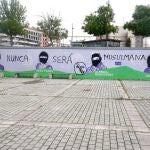 Nuevo acto vandálico en el mural feminista de León con una pintada en la que se lee "España nunca será musulmana"