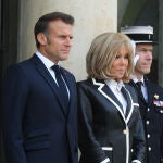 Emmanuel y Brigitte Macron en París