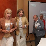 La consejera de Industria, Comercio y Empleo, Leticia García; junto a la presidenta de Cruz Roja de Castilla y León, Rosa Urbón(2I); y al presidente del CESCyL, Enrique Cabero(3I), entre otros, inaugura el Encuentro Autonómico Plan de Empleo Castilla y León de Cruz Roja