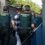 El acusado, ayer, a su llegada a la Audiencia Provincial de Lugo. 