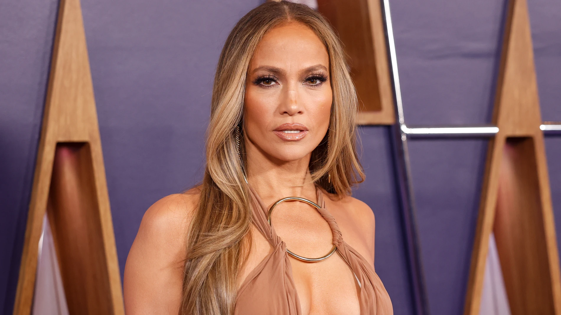 Las Vegas (United States), 27/05/2025.- Jennifer Lopez poses in the press room during the 2025 American Music Awards at Fontainebleau Las Vegas in Las Vegas, Nevada, USA, 26 May 2025. The American Music Awards recognizes the year's top music achievements as determined by fan voting. EFE/EPA/CAROLINE BREHMAN