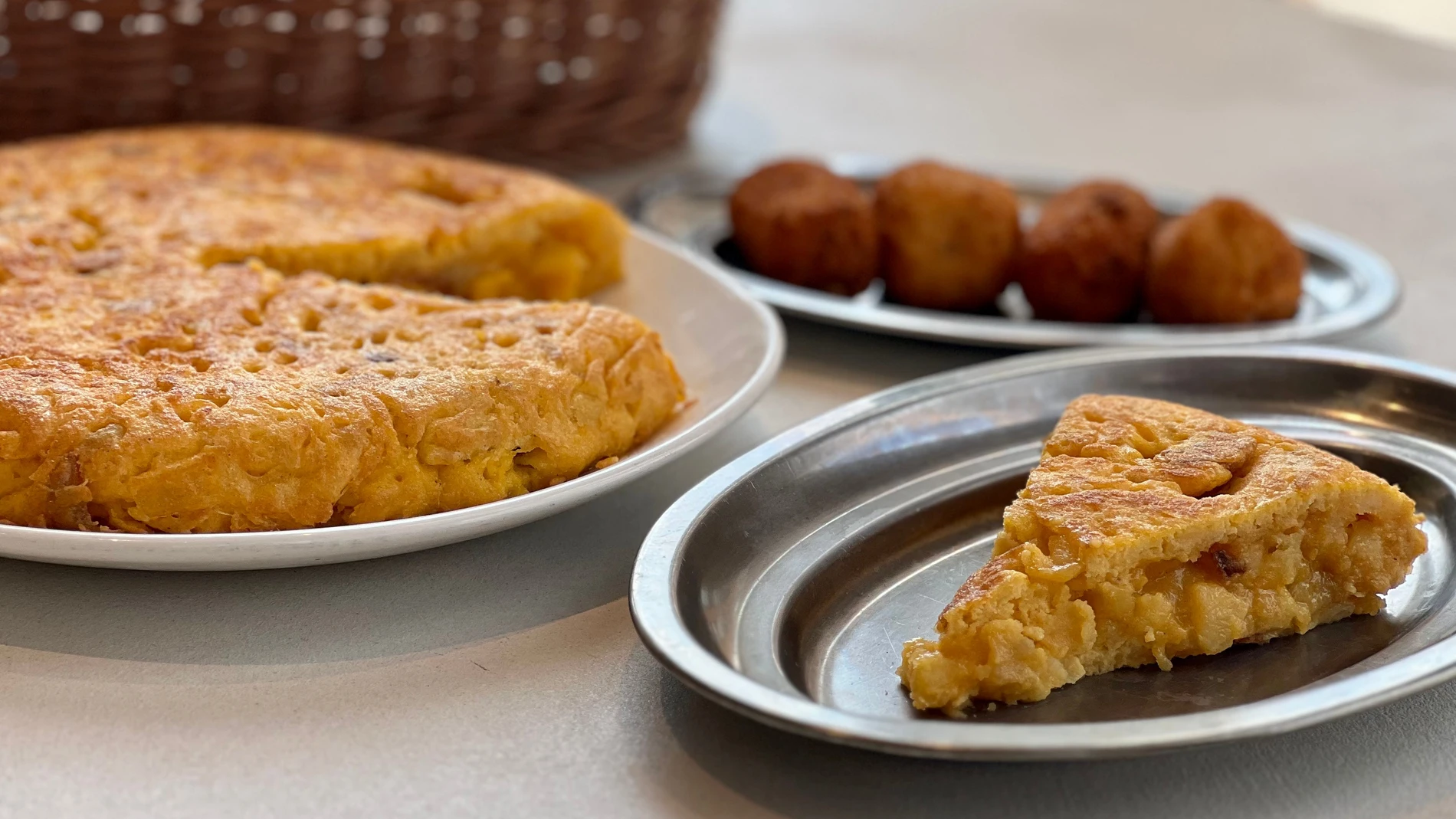 Tortillas y croquetas, la nueva oferta gastronómica en el Roig Arena de Valencia
