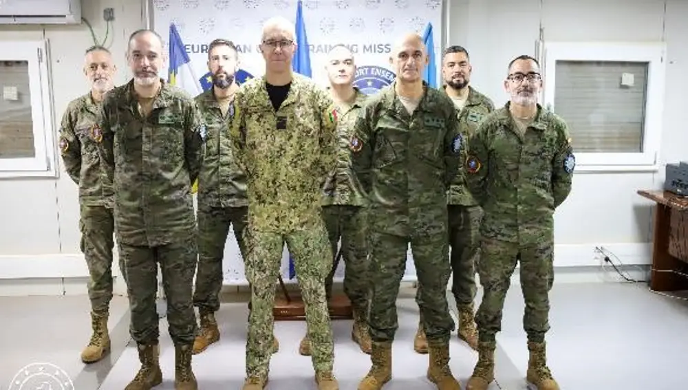Contingente saliente junto con el coronel Nunes.