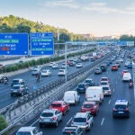 La guardia civil avisa: así se utilizan correctamente los carriles de la carretera
