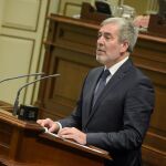 El presidente canario rechaza estar contra el turismo, pero pide límites: "Esto no es una barra libre"