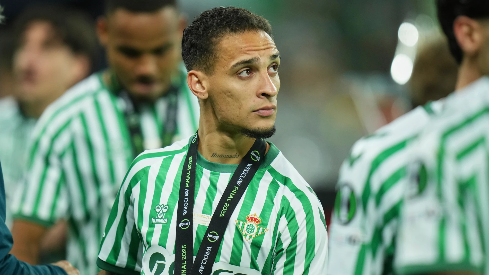 Betis' Antony walks off the podium after they lost the Europa League final soccer match between Real Betis and Chelsea in Wroclaw, Poland, Wednesday, May 28, 2025. (AP Photo/Petr David Josek)