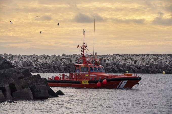 Tragedia en Canarias: vuelca un cayuco con más de un centenar de migrantes a bordo