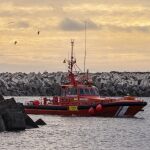 Tragedia en Canarias: vuelca un cayuco con más de un centenar de migrantes a bordo