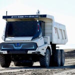 Reducir emisiones y mejorar la seguridad, objetivo de los camiones eléctricos autónomos que ya operan en Mongolia