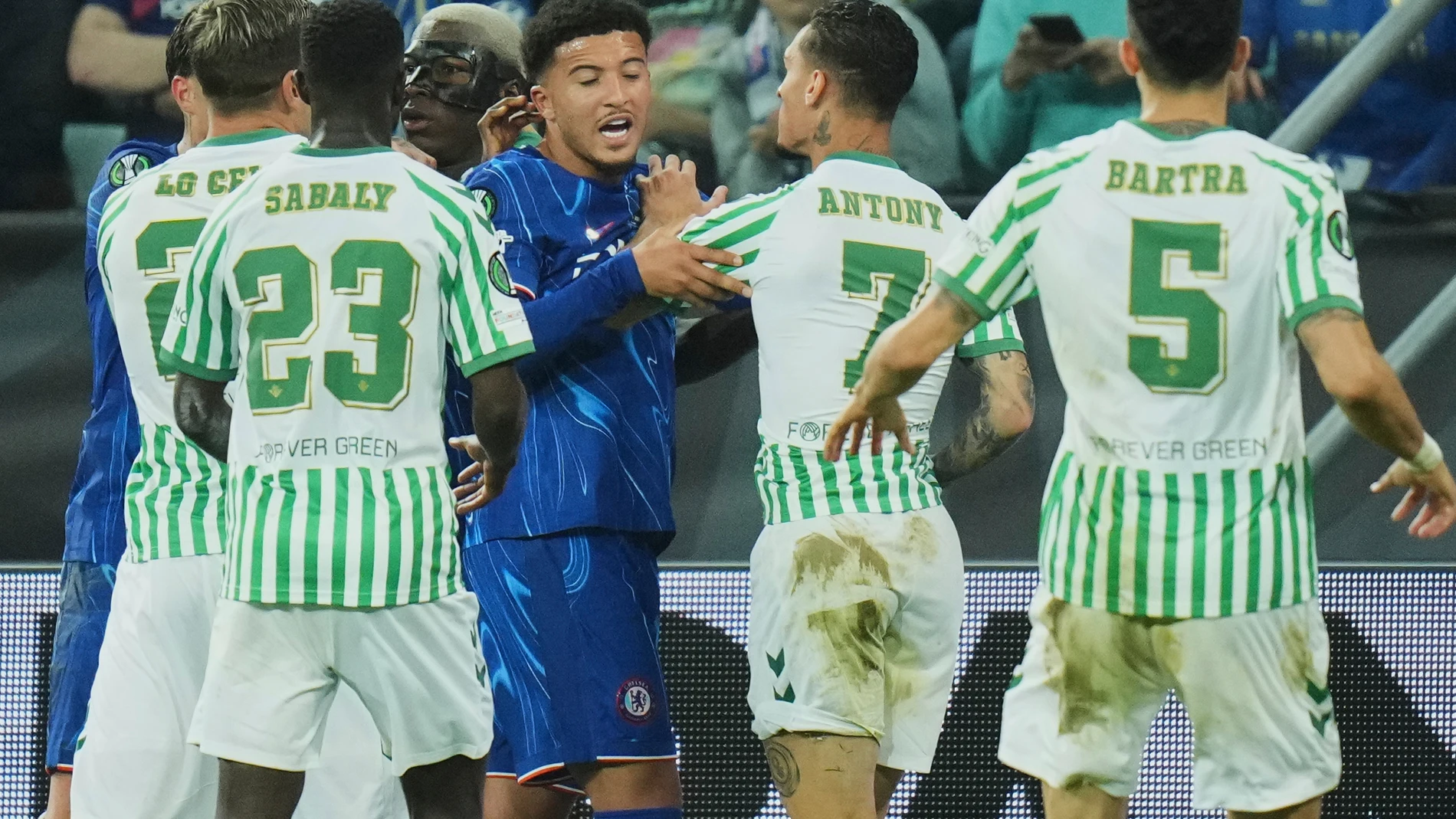 Betis' Antony argues with Chelsea's Jadon Sancho during the Europa League final soccer match between Real Betis and Chelsea in Wroclaw, Poland, Wednesday, May 28, 2025. (AP Photo/Petr David Josek)