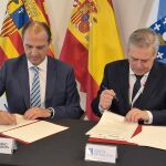 El conselleiro de Sanidade, Antonio Gómez Caamaño (derecha), y su homólogo aragonés, José Luis Bancalero Flores.