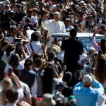 El Papa León XIV asiste a su audiencia general semanal