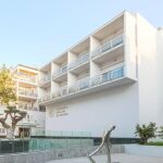 Un niño británico de ocho años se precipita de un tercer piso en Ibiza