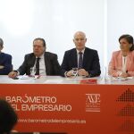 De izq a der: Joaquín Maudos (Ivie), Vicente Boluda (AVE), Narciso Michavila y Sara Morais (ambos GAD3)