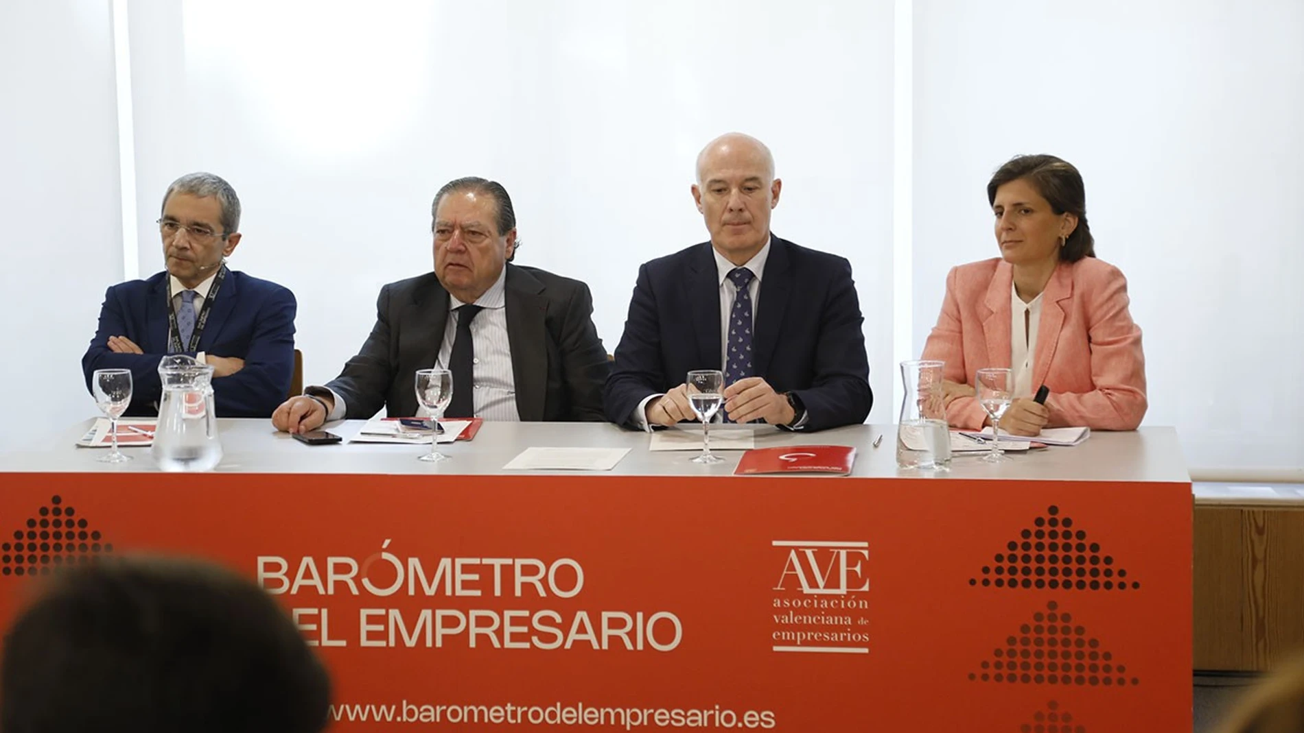 De izq a der: Joaquín Maudos (Ivie), Vicente Boluda (AVE), Narciso Michavila y Sara Morais (ambos GAD3)