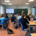 Una plataforma prookupación da charlas en una escuela pública de Tarragona