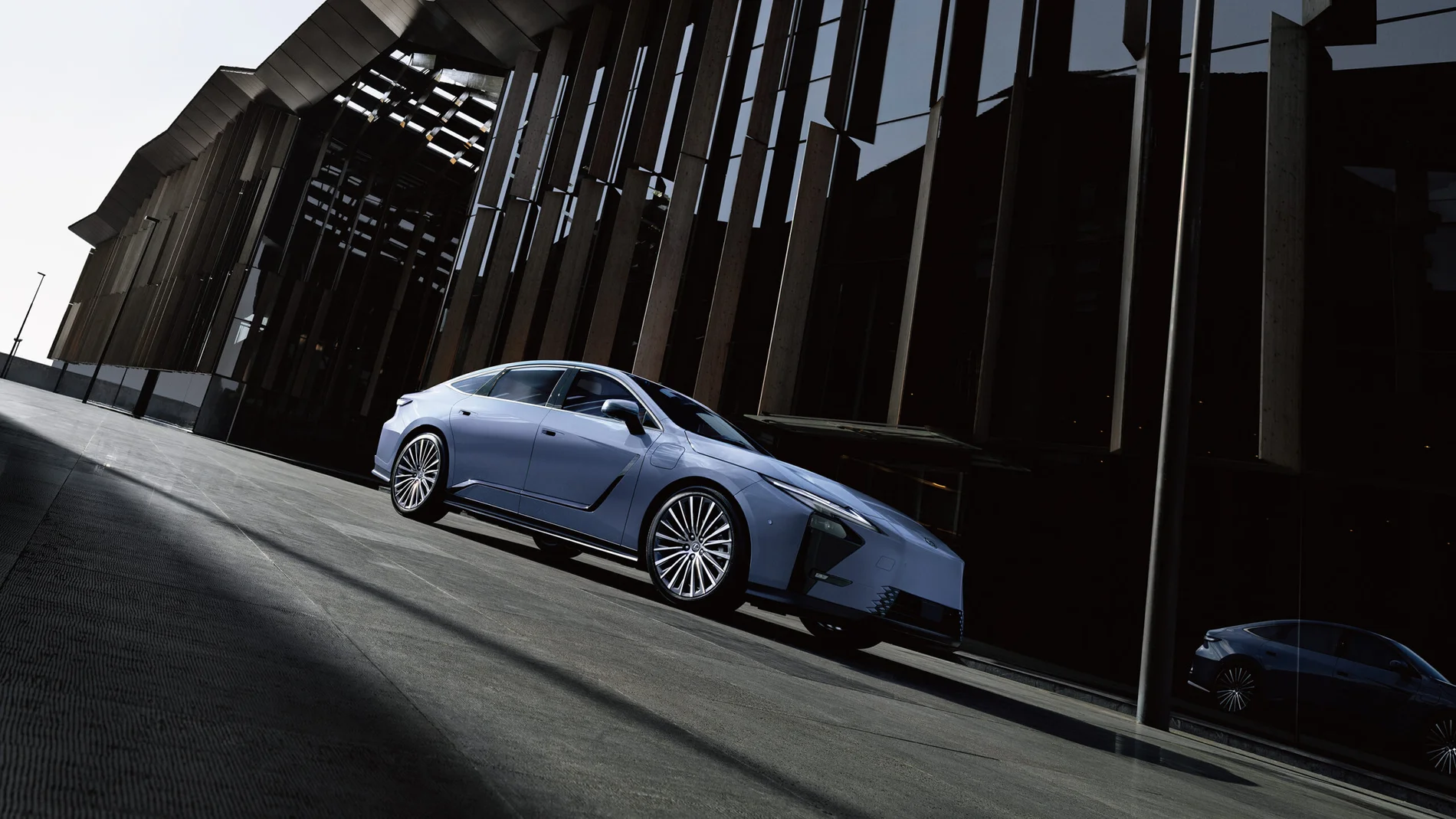 Lexus eleva el concepto de estilo, lujo y refinamiento de las berlinas con el nuevo ES