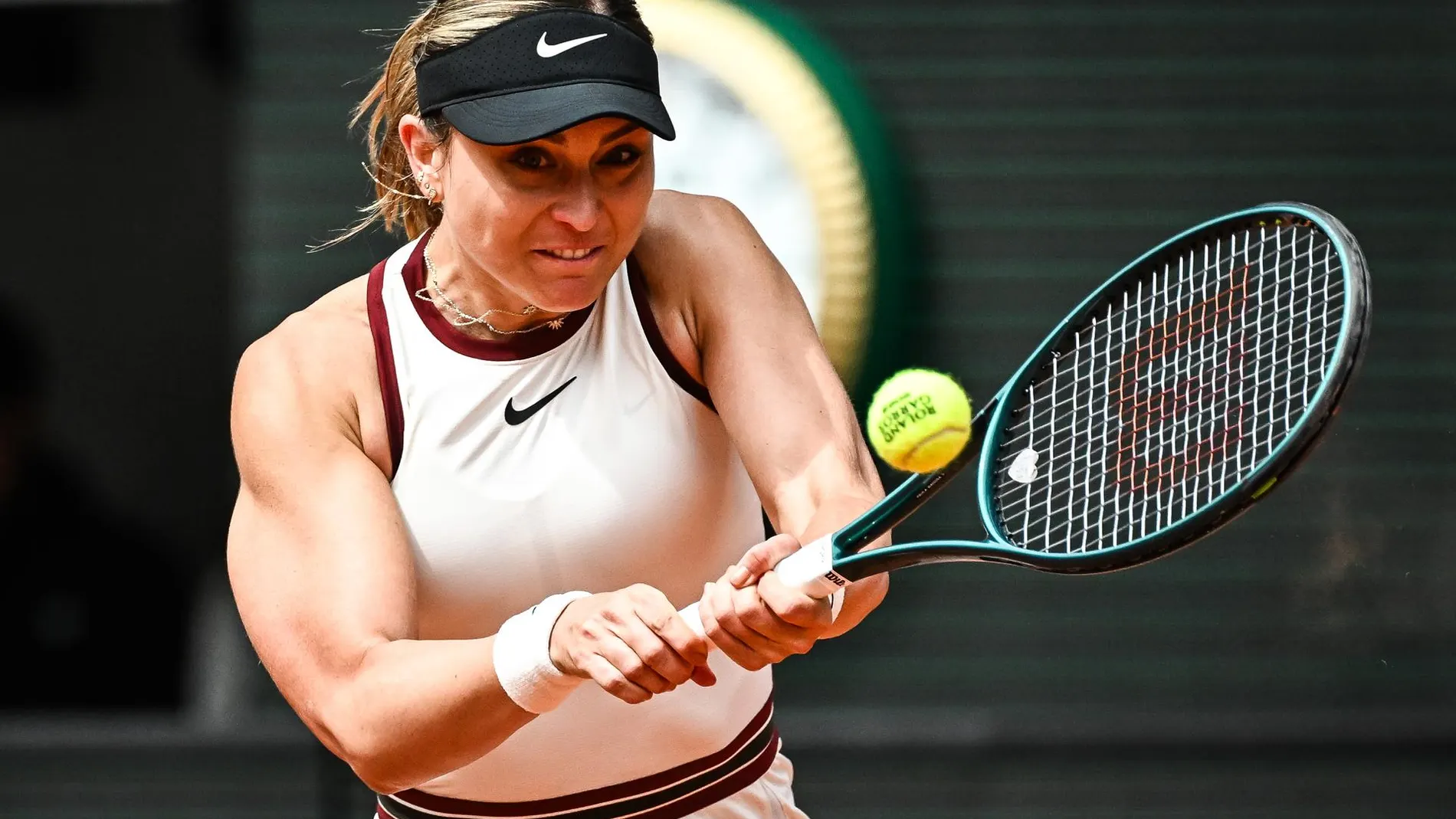 Paula Badosa, durante su partido en París ante Kasatkina