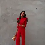 Rocío Osorno con mono rojo.