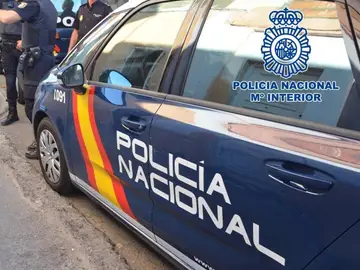 Coche de la Policía Nacional. Coche de la Policía Nacional.