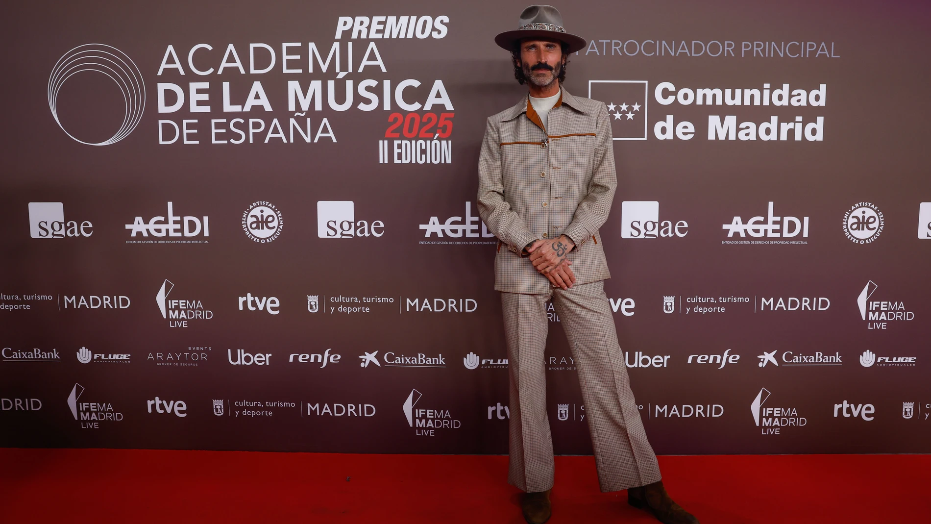 MADRID, 04/06/2025.- El músico Leiva a su llegada a la II Edición de los premios de la Academia de la Música de España este miércoles, en Madrid. EFE/ Juanjo Martín