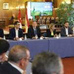 Javier Fáundez preside la reunión en la Diputación de Zamora