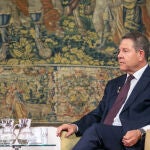 El presidente de Castilla-La Mancha, Emiliano García-Page, durante una entrevista de ´65ymás, el diario de las personas mayores´, en Toledo.