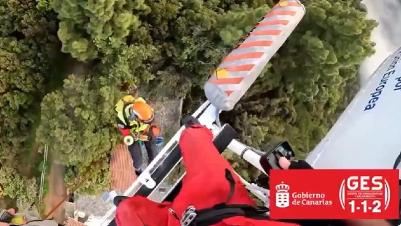 Rescatan a un senderista tras precipitarse por un barranco de 20 metros ...