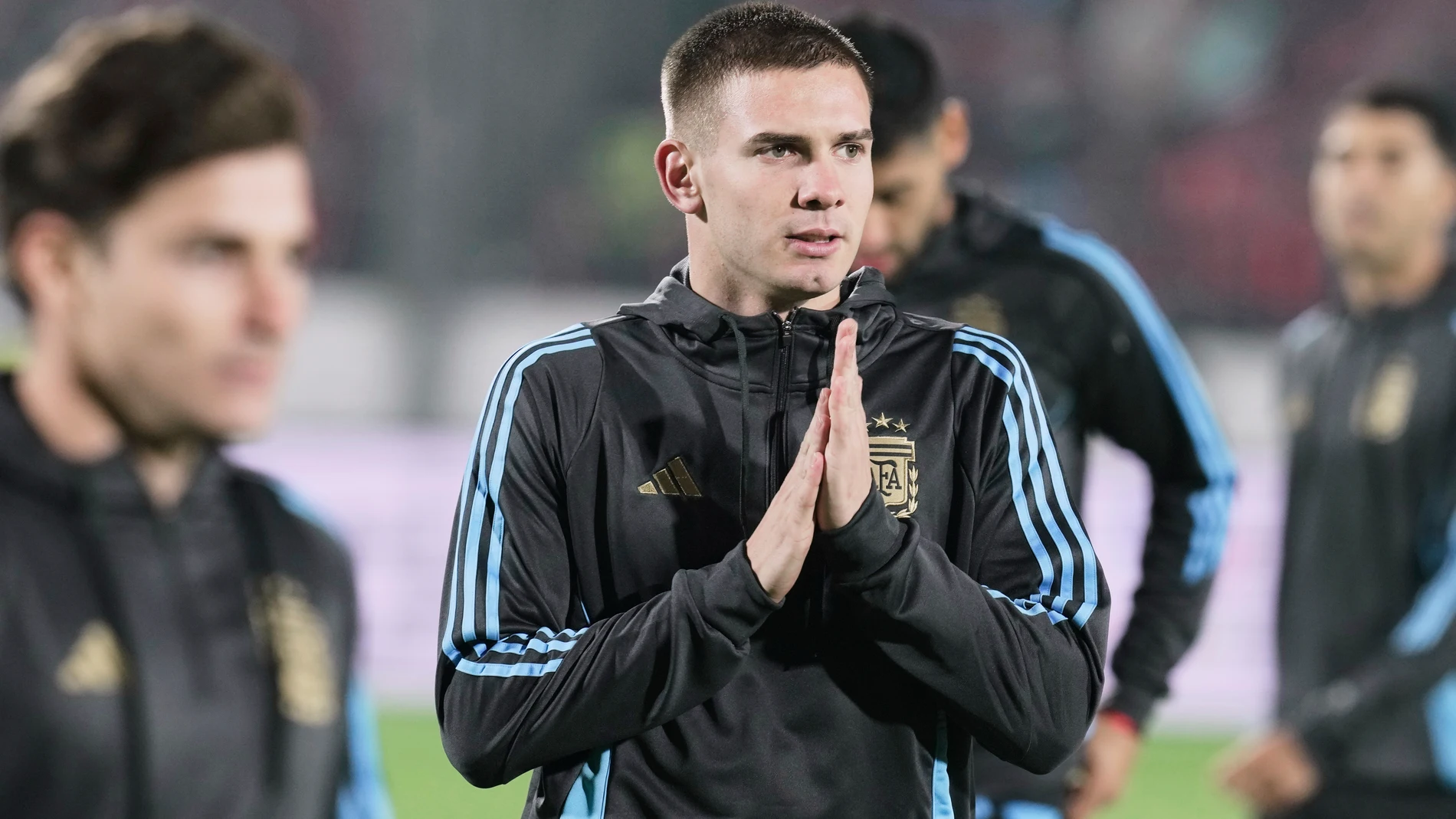 Argentina's Franco Mastantuono warms up prior to a qualifying soccer match for the FIFA World Cup 2026 against Chile in Santiago, Chile Thursday, June 5, 2025. (AP Photo/Luis Hidalgo)