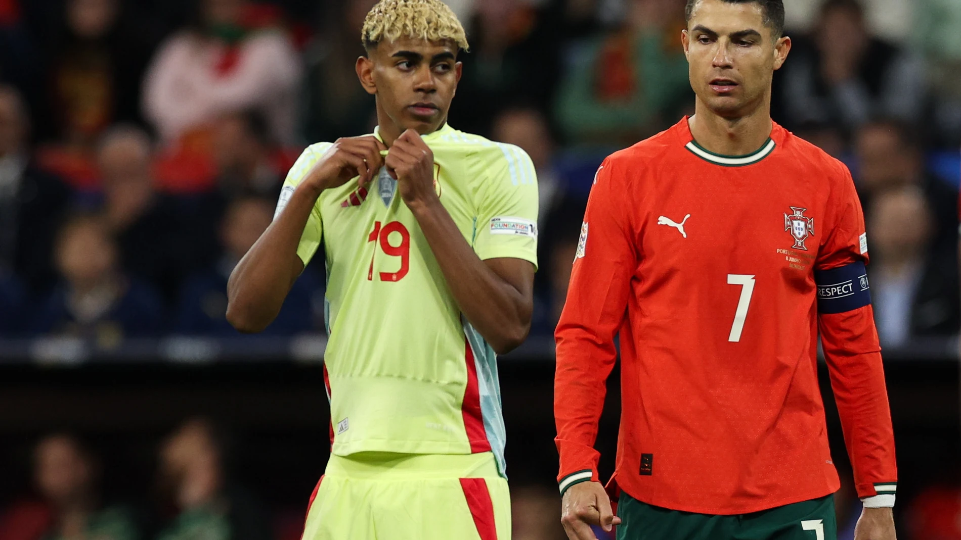 Munich (Germany), 08/06/2025.- Portugal's Cristiano Ronaldo (R) and Spain's player Lamine Yamal during the UEFA Nations League final match between Portugal and Spain in Munich, Germany, 08 June 2025. (Alemania, España) EFE/EPA/MIGUEL A. LOPES