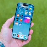 El iPhone 16 sigue siendo el más sensato de su gama, y se hace irresistible con este decuento