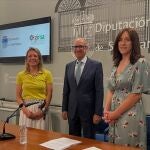 Javier Iglesias junto a Pilar Sánchez y María José Coca, durante la rueda de prensa